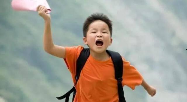 林浩救人视频,林浩勇救落水儿童，网友热议正能量事迹