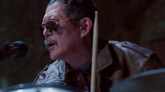 老头唱光明视频,一曲唤醒希望的旋律